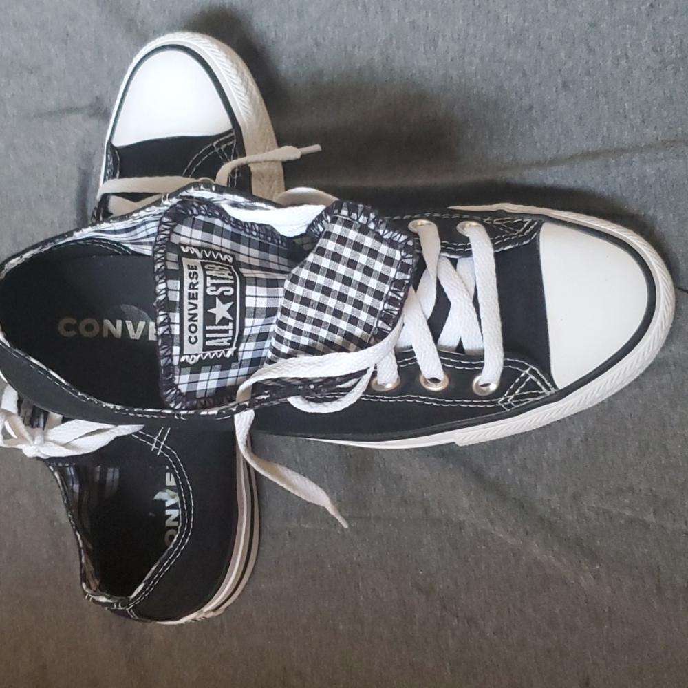 Womens Sz 8.5 Low Top Converse